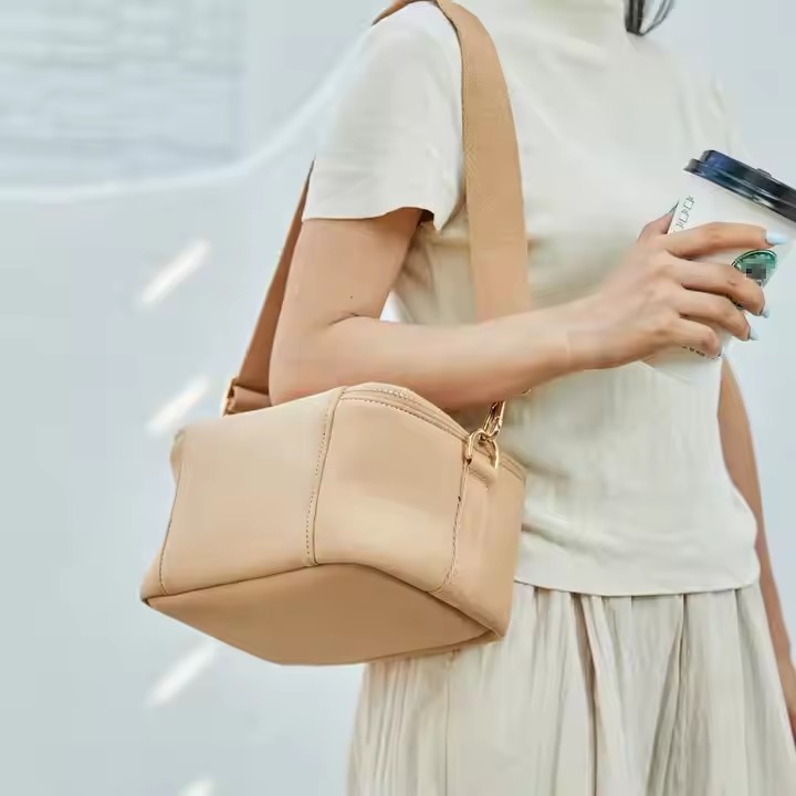 Portable Neoprene Lunch Bag with Shoulder Strap
